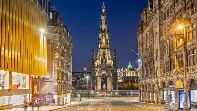 Hotels near Scott Monument