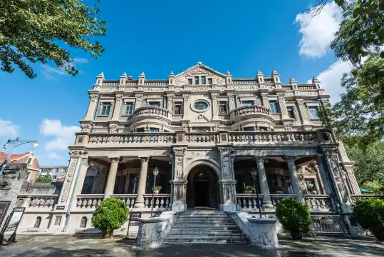 Hotels near Big Qing Building