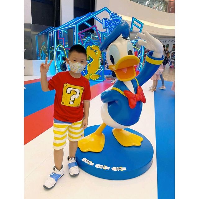 Donald Duck 大量打卡位
