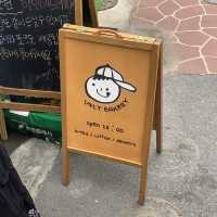 [줄 서서 사는 빵, 어글리베이커리]