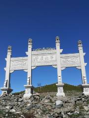 Memorial Archway of North China Roof Ridge