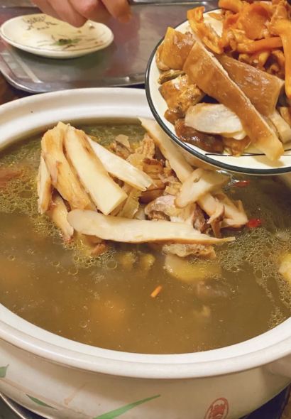 山珍雞煲菌湯鍋