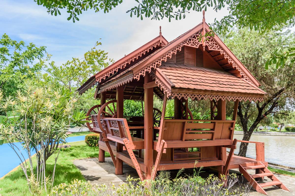 4. Step Into the Historical Elegance of Manting Park
