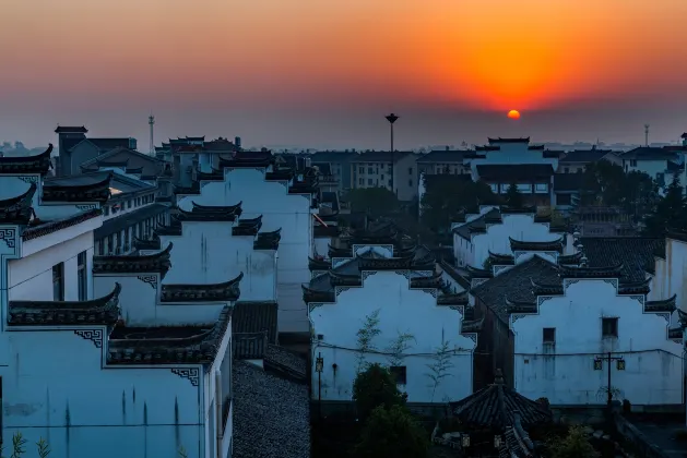 Ulasan Hengdian Yihe Hotel (Qinwang Palace Dream Valley Branch)