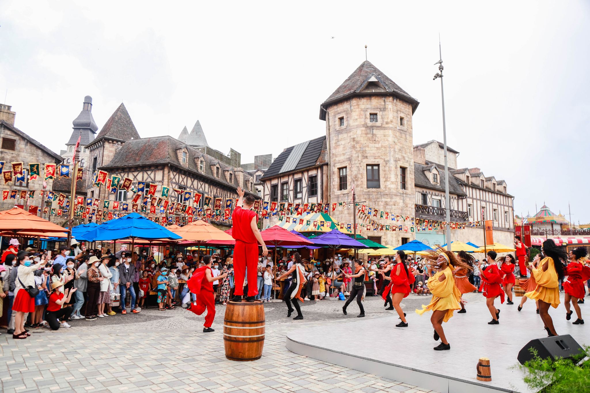 Da Nang to Ba Na Hills & Golden Bridge: Full-Day Guided Tour (Small Group Option) with Cable Car, Buffet Lunch, French Village, Fantasy Park & Hotel Transfer