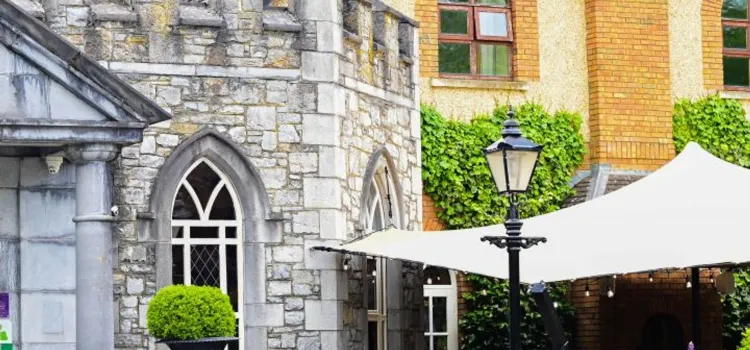 BUTLERS BAR & EATERY  at  Abbey Court Hotel