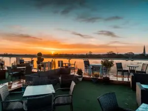 Top 3 Restaurants for Views & Experiences in Cambridge