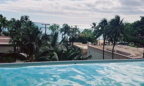 SWELL Restaurant and Pool Bar