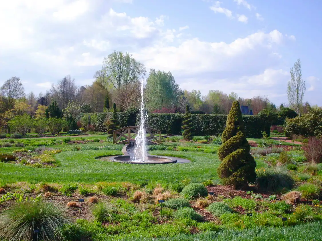 Hotels near Daniel Stowe Botanical Garden