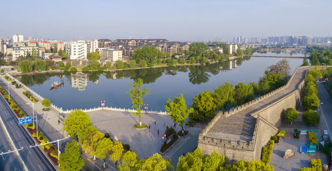 Hotels near Xiangyang Ancient City Wall