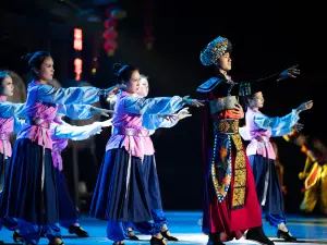 fu rong zhen · hua kai fu rong da xing yuan chuang xing jin shi shi jing min zu feng su yan yi ju chang