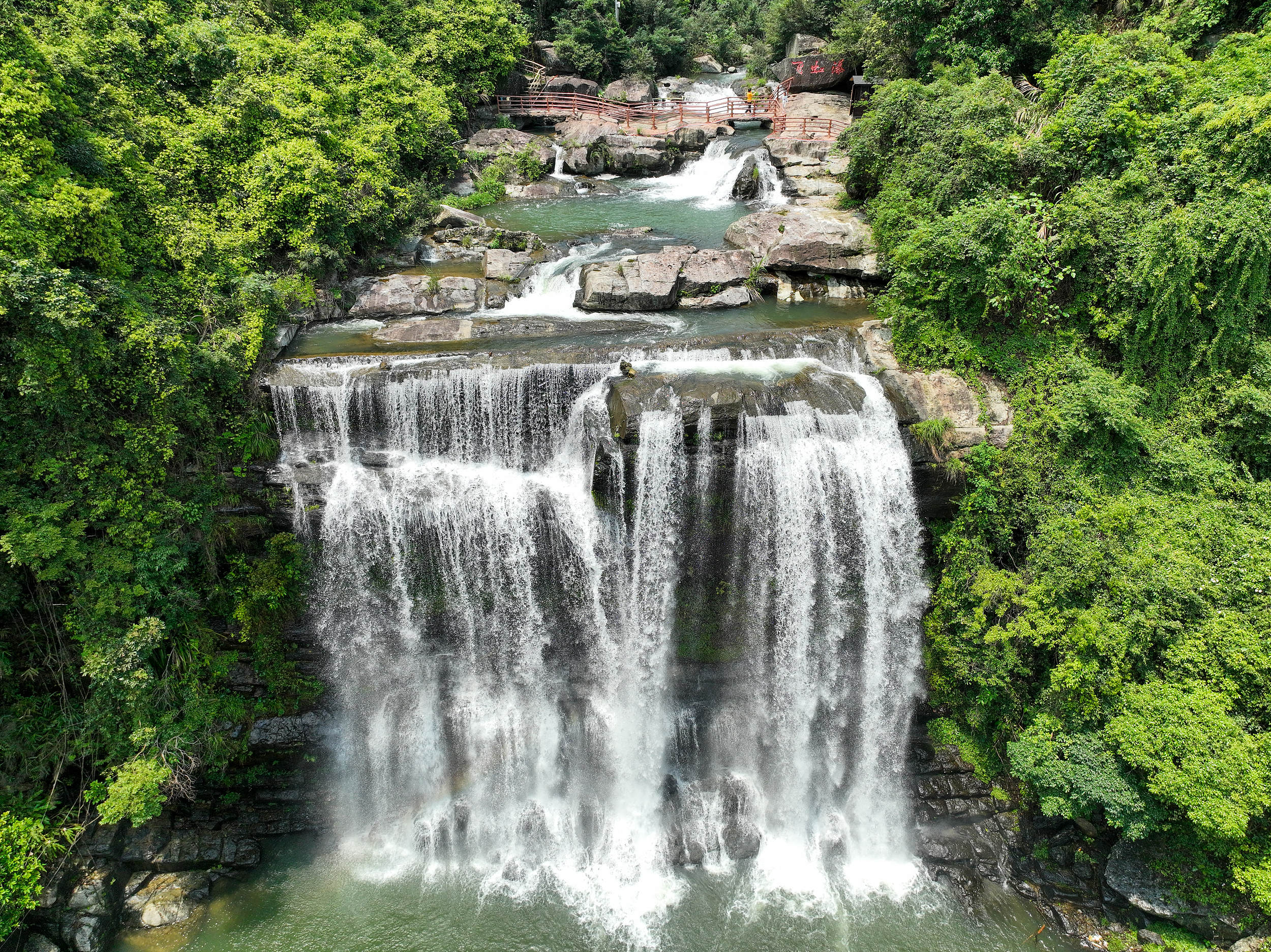Huang Manzhai Waterfall