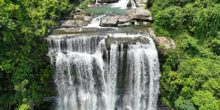 Huang Manzhai Waterfall