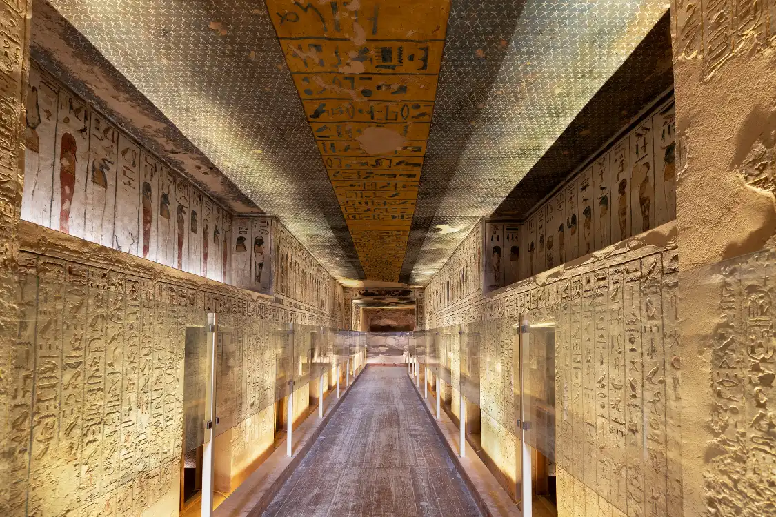 Hotels near KV11 Rameses III