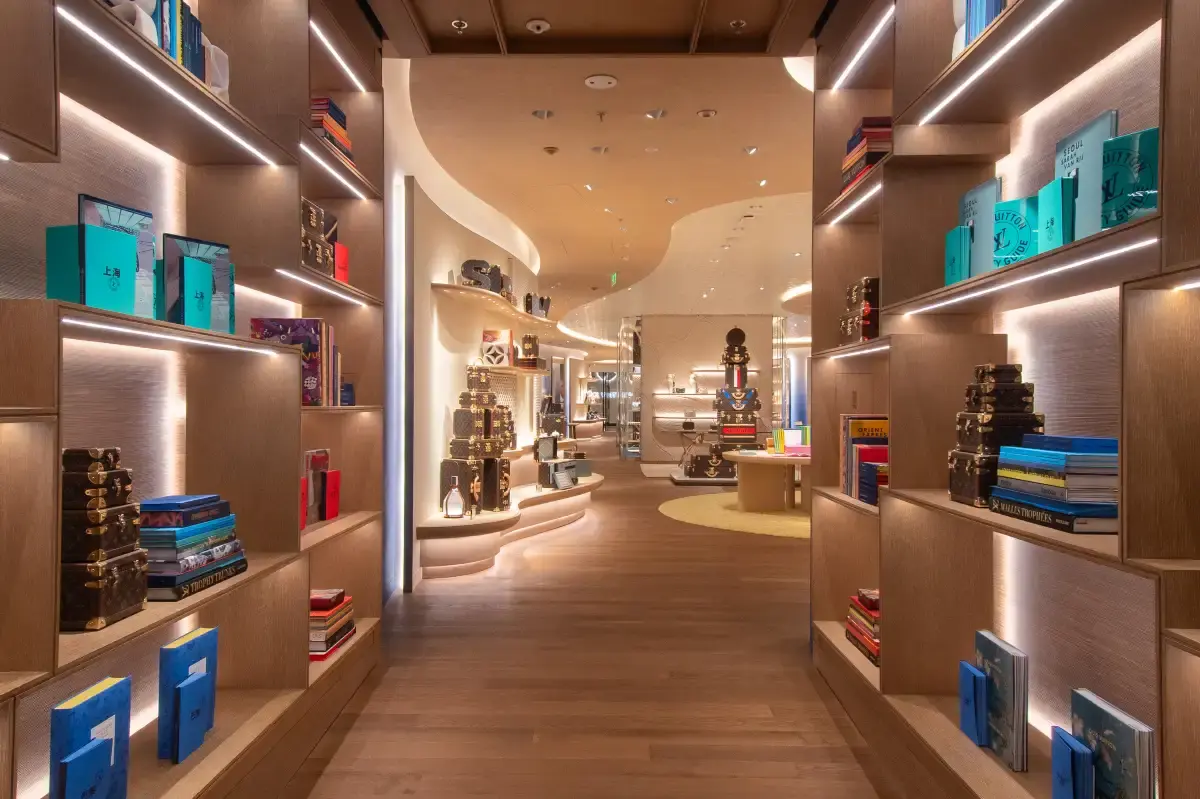 LV Louis Vuitton Extraordinary Journey