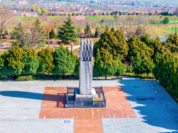 Qianling Mausoleum - Uncharactered Stele