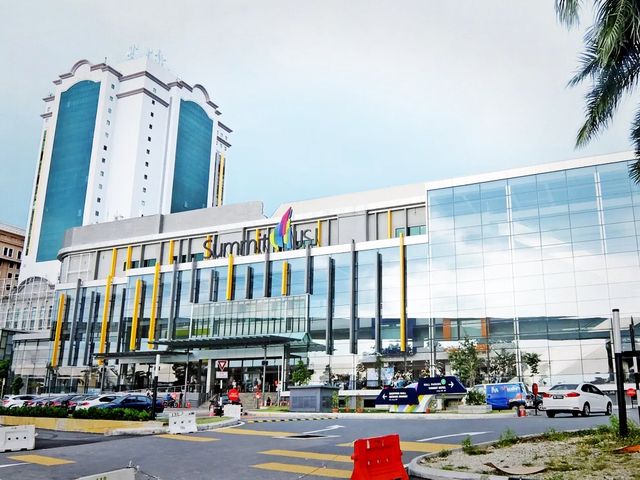 Summit USJ