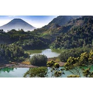 The locals also call Sidengkeng Hill as Petak 9 Tourist Site. Surrounded by beautiful nature and mesmerizing landscapes, it never fails to amaze visitors.
Not only the hill offers stunning views of Pengilon and Warna Lake, but it also has a majestic background (the Prau Mountain). That immense mountain is covered by fog in the morning. What a breathtaking view! Before enjoying those views, you are going to see a unique gate, displaying the name of the site. Once everyone enters the location, you can find about 75 types of endemic plants scattered all over the area.
The best thing is the local government keeps doing improvements over time. The purpose is that the site is able to attract more visitors in the future. Well, even without any treatments, Sidengkeng Hill won’t lose its charm. Thanks to nature.
#summervacation#hikingtrails#urbanexplorer