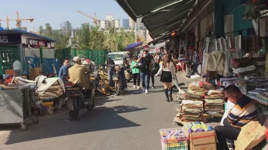 武漢的漢正街小商品市場應該很多人都聽說過，雖然幾次要整體搬遷