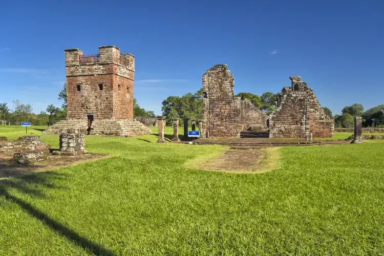 Hoteles cerca de La Santisima Trinidad de Parana