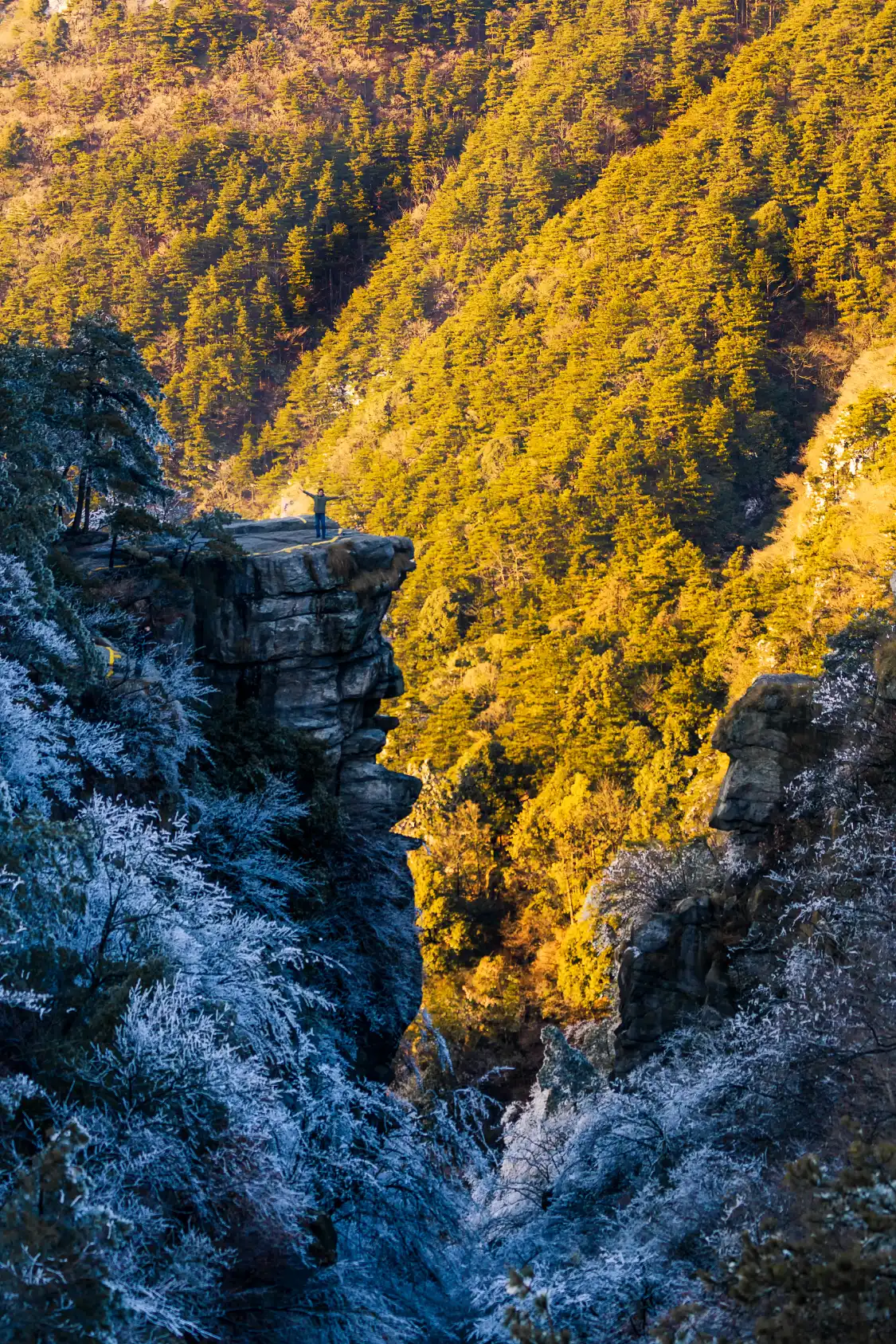 Hotels near Jinxiu Valley