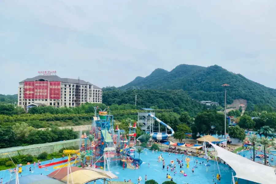 南灣海島風暴水上樂園