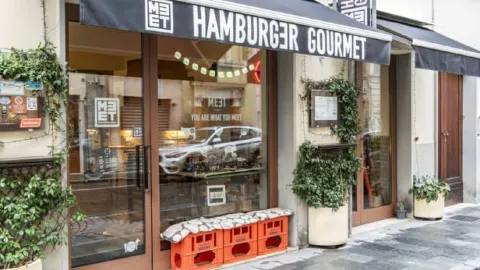 Meet Hamburger Gourmet in Parma
