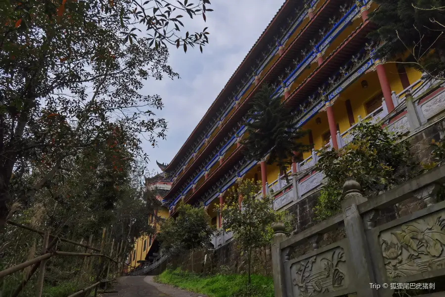 Linshuixian Lingying Temple