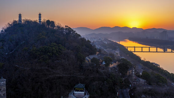 Sunrise Sightseeing in Linhai