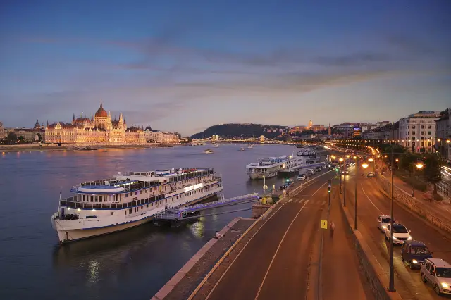Cruise tour in Budapest