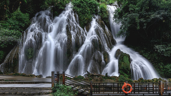 Laya Waterfall