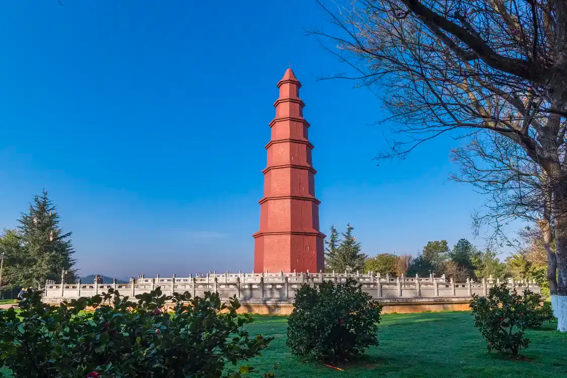 Hotels near Hongta Mountain