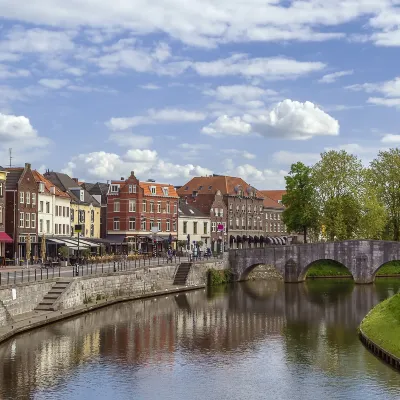 Vé máy bay Pula Maastricht