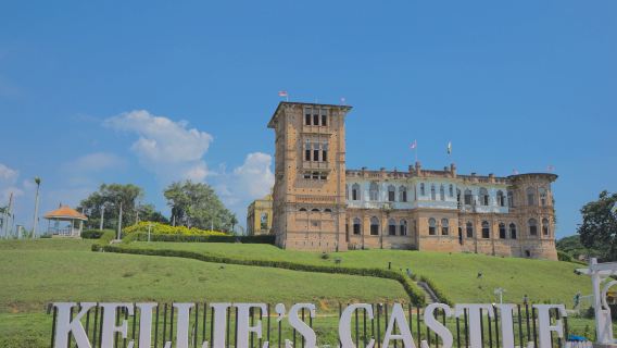 Ipoh mural + Concubine Ln + Perak Cave Temple + Kellie's Castle + Gunung Lang Recreational Park 1-day tour