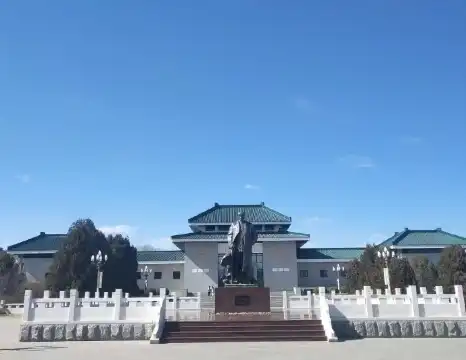 烏蘭夫紀念館周辺のホテル