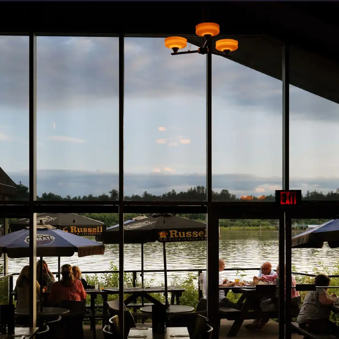 Hotels near Kingfishers Waterfront Bar & Grill