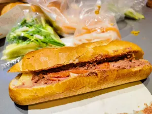 Bánh Mì Huynh Hoa