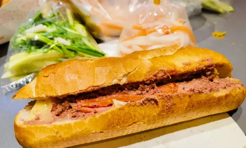 Bánh Mì Huynh Hoa