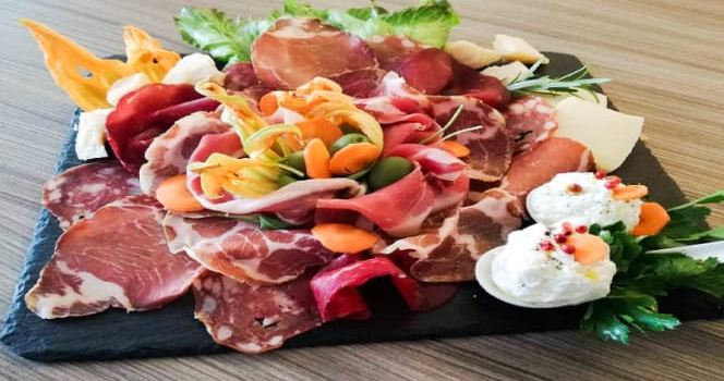 Tony's Food & Drinks