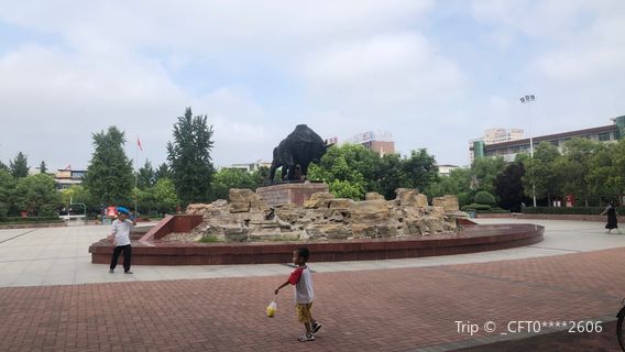 Huanghe Square