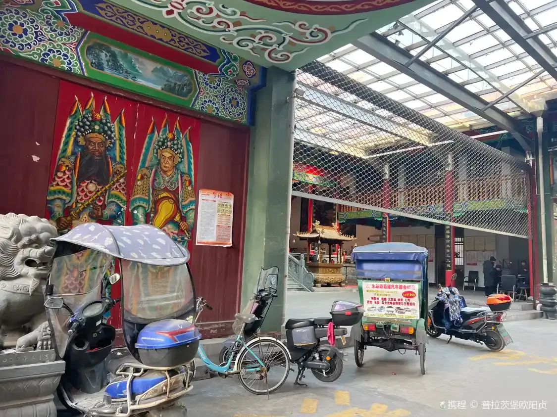 Hotels near Baima Temple