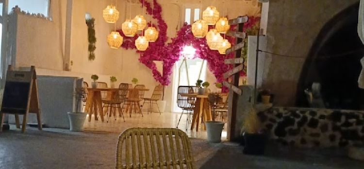 Aion Cocktail Bar & Bistro
