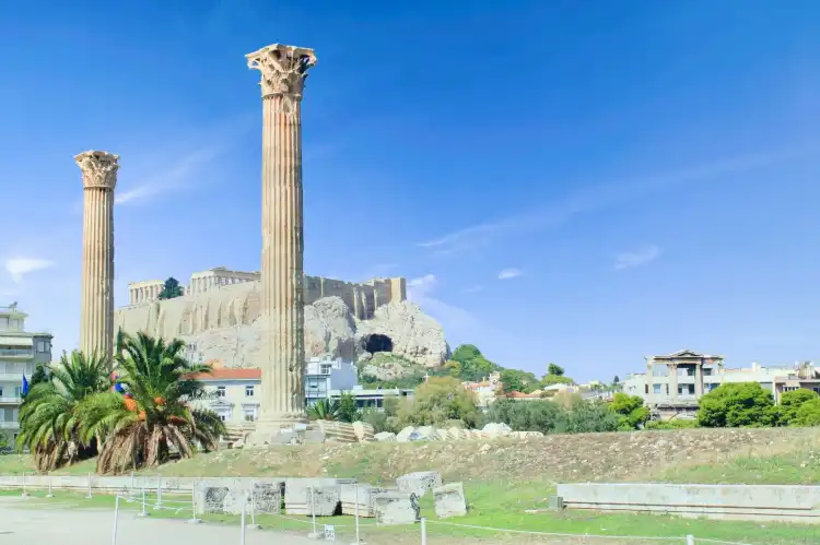 Hotel dekat Sanctuary of Artemis Brauronia