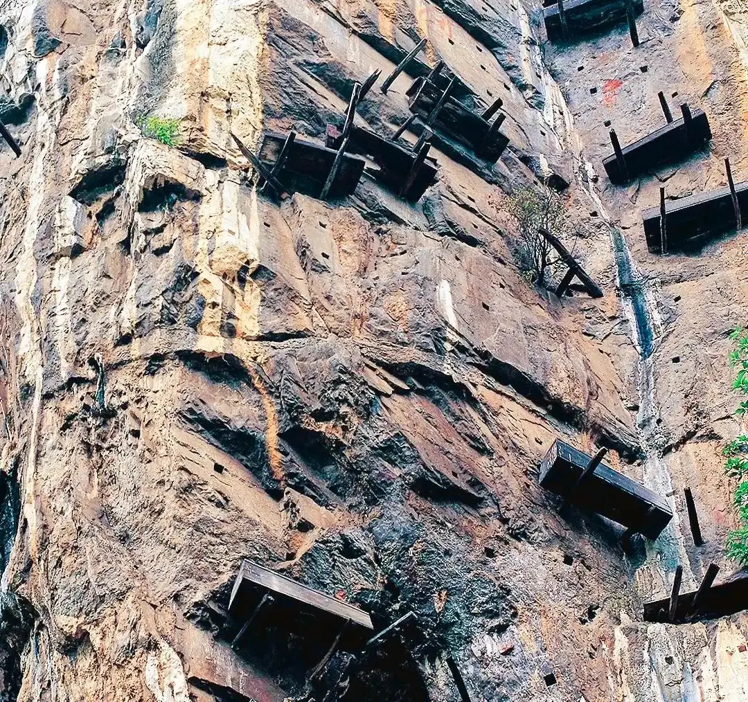 Hotels near Hanging Coffin, Bifeng Gorge