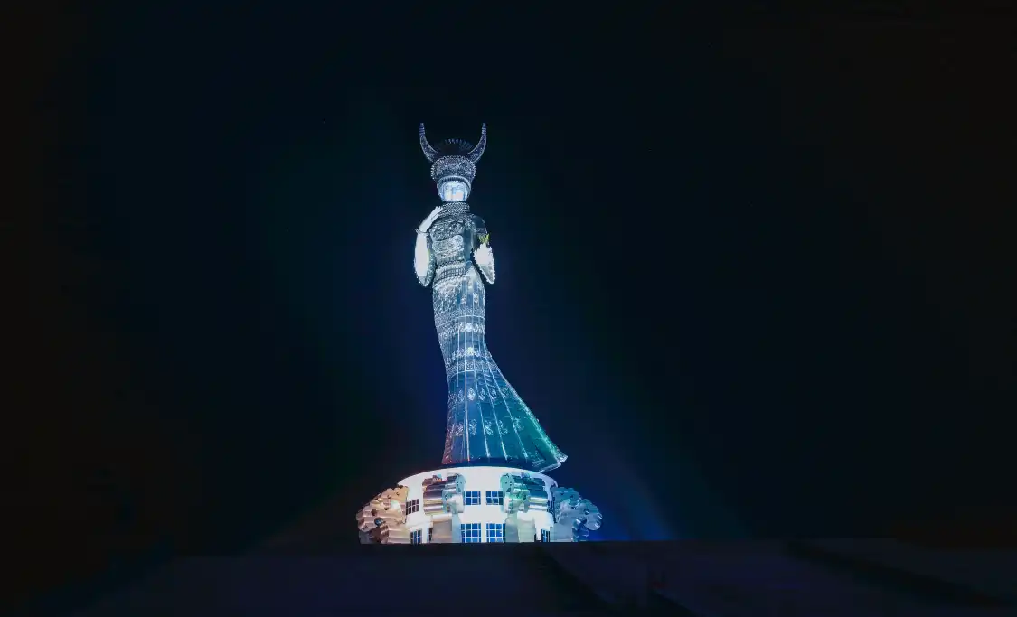 Hotels near Statue of Yangesha