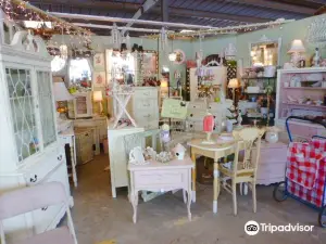Renninger's Flea Market & Antique Center