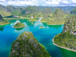 Quyang Lake