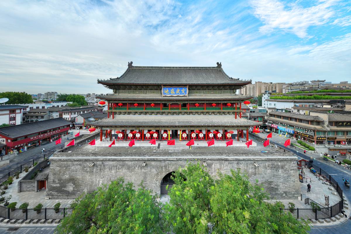 7. Visit Xi'an's Drum Tower: Relive the Echoes of History