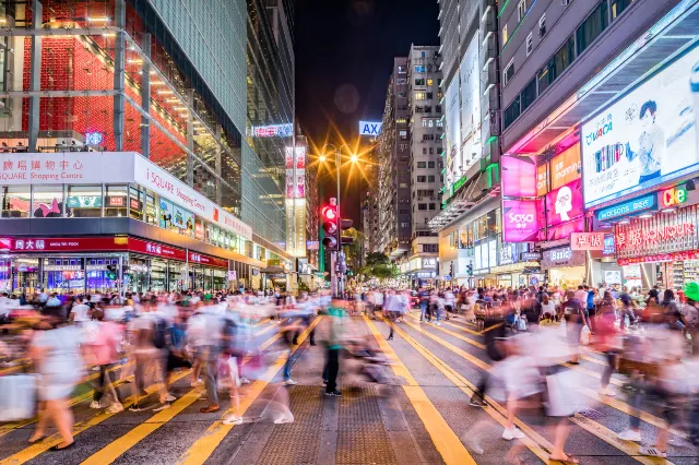 尖沙咀彌敦道一帶商場與店舖夜景