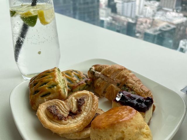 零房價康德思酒店，包貴賓室食米芝蓮明閣